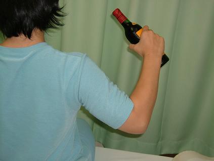 �I��e���痣���Ȃ��烏�C���̕r�������Ă����Ƃ��Ă���ʐ^