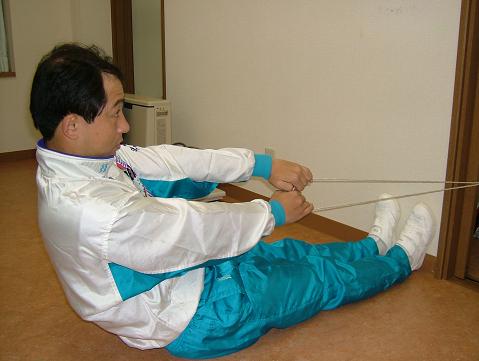 �����������ŕǂ�˂�����A�{���������܂܃S���������ď㔼�g��|���Ă���ʐ^