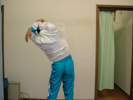 ����ɐg�̂̑��ʂ܂ŐL�΂��悤�ɂ��Ă���ʐ^