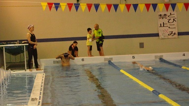 �X�C���L���b�v�����Ԃ��ď������ł�