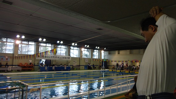 �������X�g���b�`�Ŕw�L�сA�w�i�̓v�[��